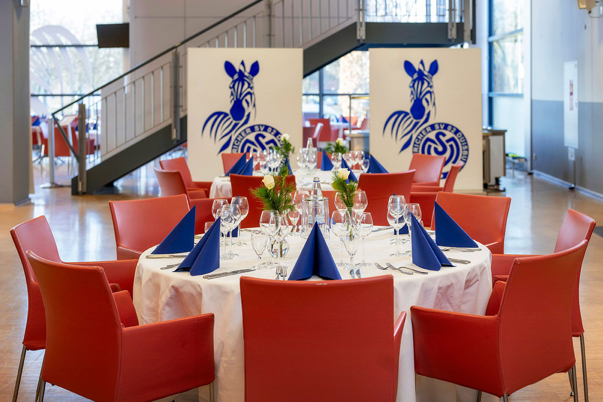 Veranstaltungsraum Westende, festlich eingedeckt für Event